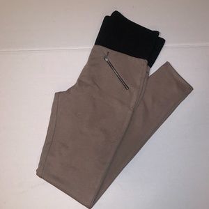 NWT. FOREVER 21 WIDE BAND STRETCH  LEGGINGS PANTS WOMEN'S SIZE MEDIUM - TAUPE